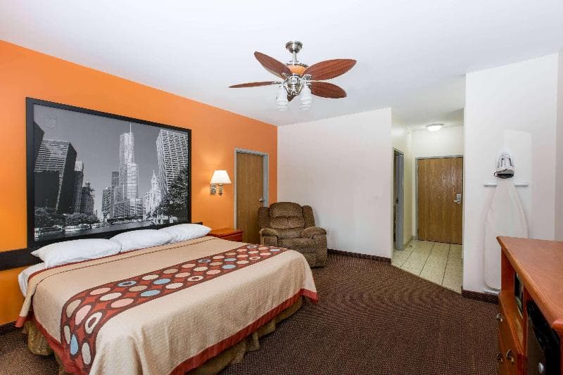 Super 8 by Wyndham Salina 5