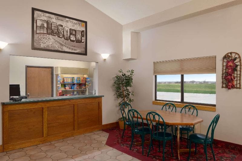 Super 8 By Wyndham Bethany Mo 4