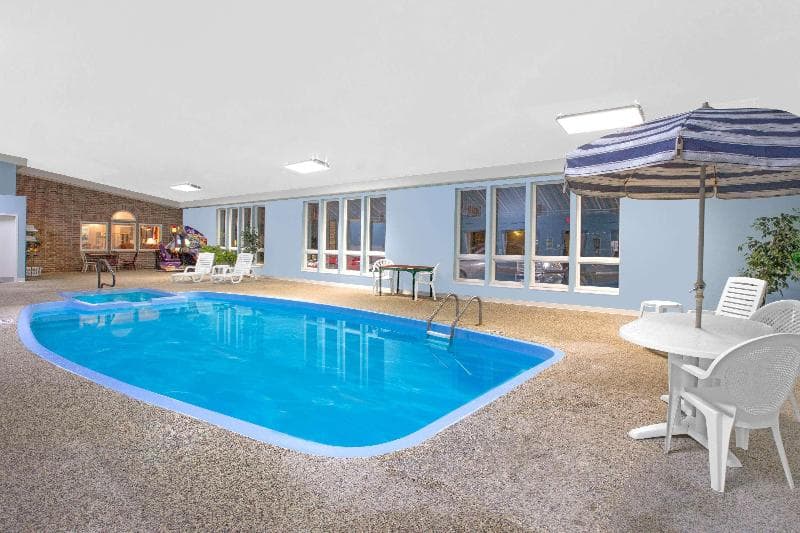 Super 8 By Wyndham Bethany Mo 5