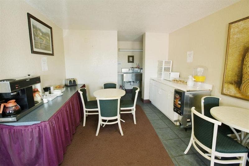 Americas Best Value Inn - AT&T Center 4