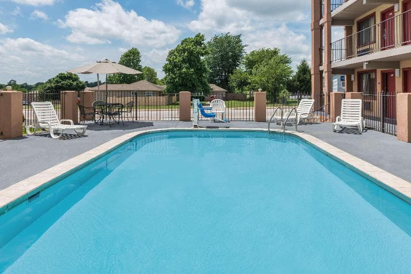Days Inn & Suites By Wyndham Springfield On I-44 4