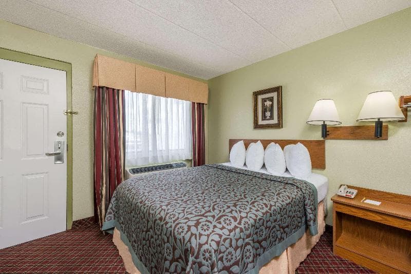 Days Inn & Suites By Wyndham Springfield On I-44 3
