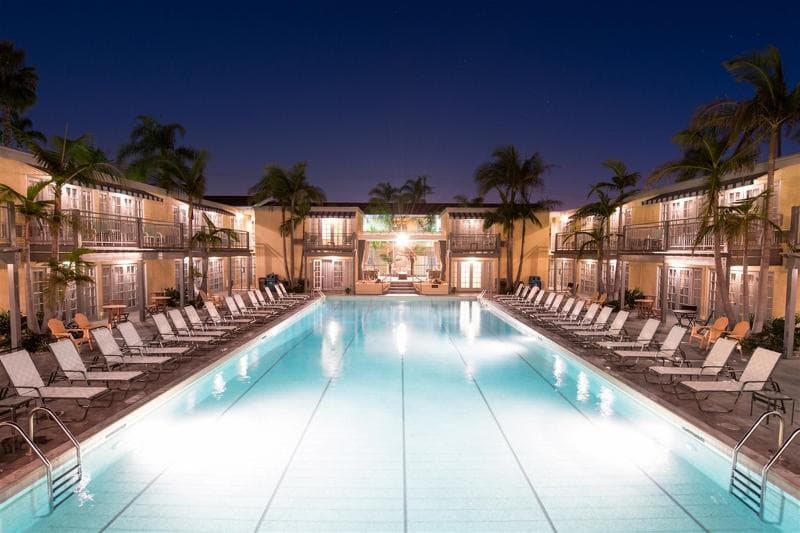 Lafayette Hotel & Suites In San Diego 3
