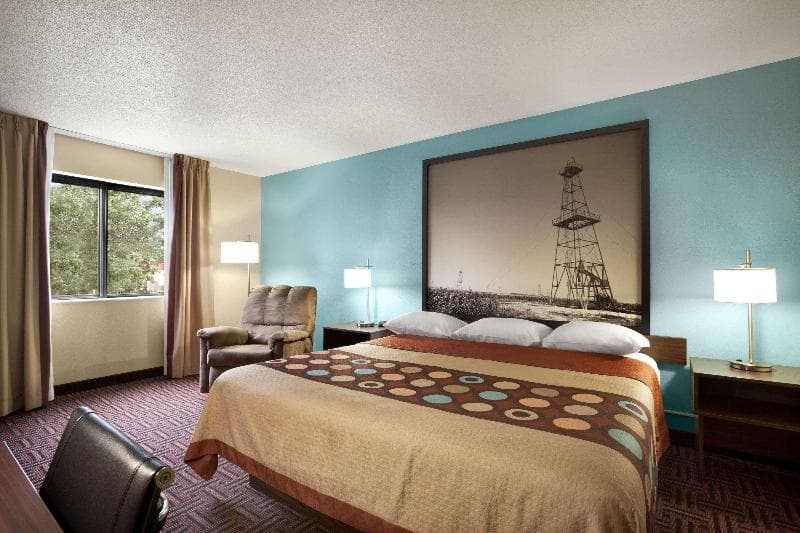 Super 8 by Wyndham Salem 5