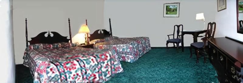 Sunday House Inn And Suites 3