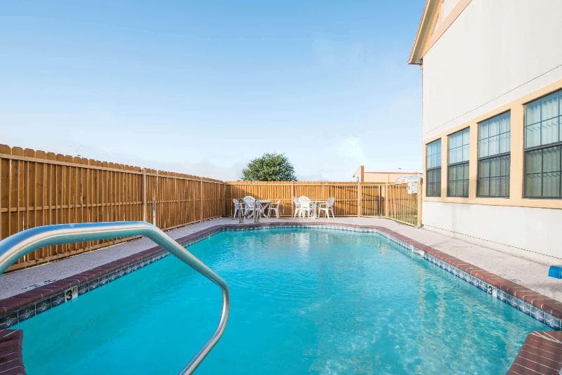 Howard Johnson by Wyndham San Marcos 5