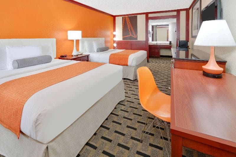 Howard Johnson by Wyndham San Marcos 3