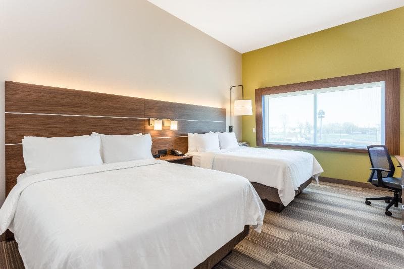 Holiday Inn Express & Suites Springfield North 4