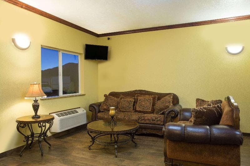 Days Inn by Wyndham Hurricane/Zion National Park Area 4