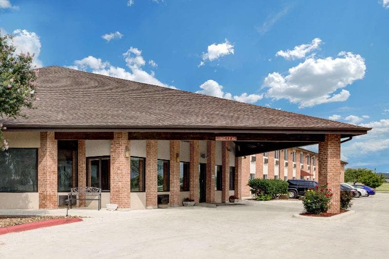 Baymont Inn & Suites By Wyndham San Marcos Outlet Malls photo 1