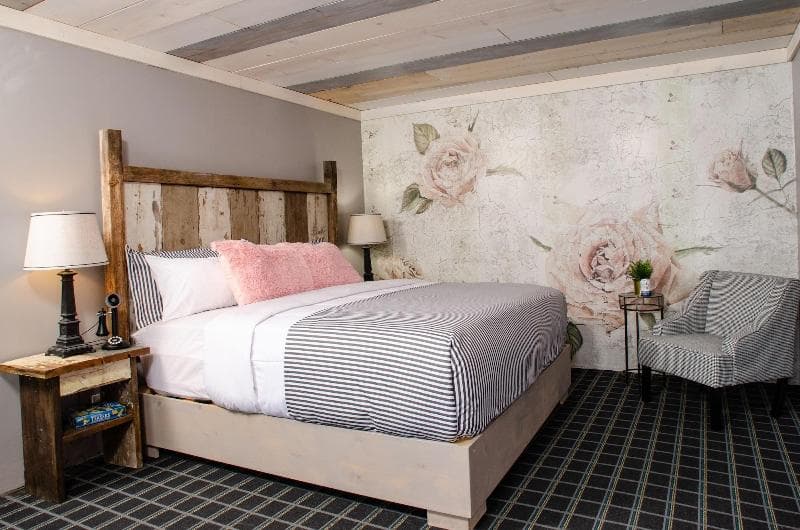 Vintage Block Inn & Suites 5