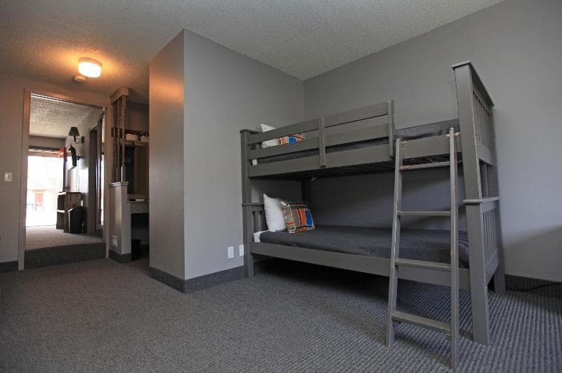 Vintage Block Inn & Suites 3