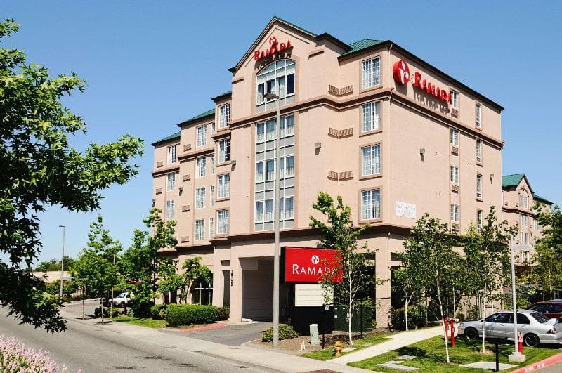 Ramada by Wyndham SeaTac Airport photo 1