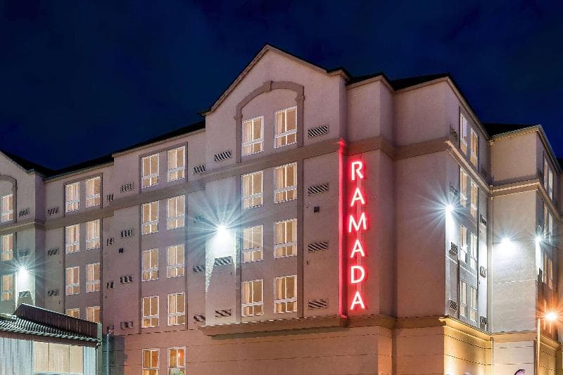 Ramada by Wyndham SeaTac Airport 2
