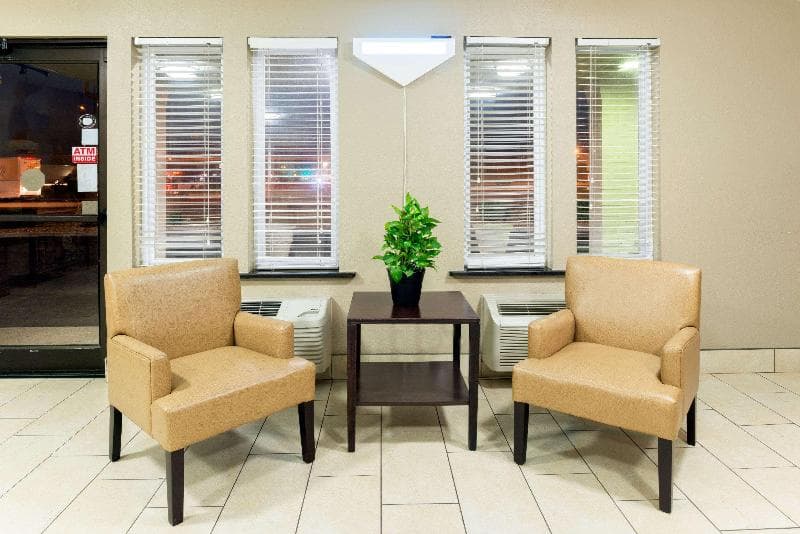 Super 8 By Wyndham Springfield East 4