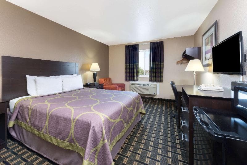 Super 8 By Wyndham Springfield East 3