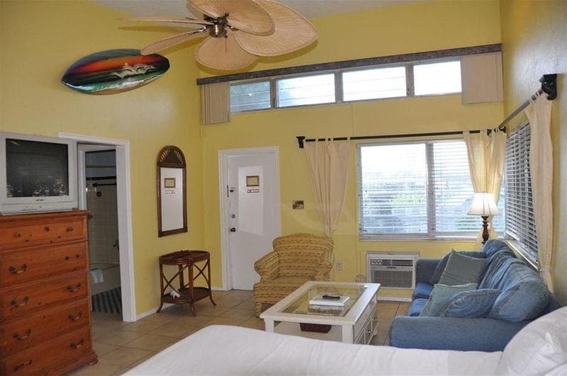 Lido Islander Inn And Suites photo 1