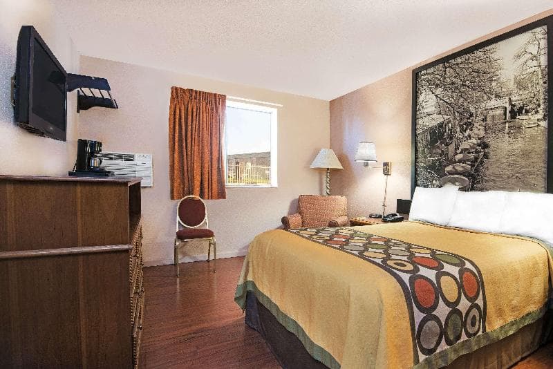 Super 8 By Wyndham San Antonio/I-35 North main