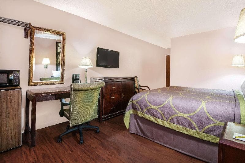 Super 8 By Wyndham San Antonio/I-35 North 5