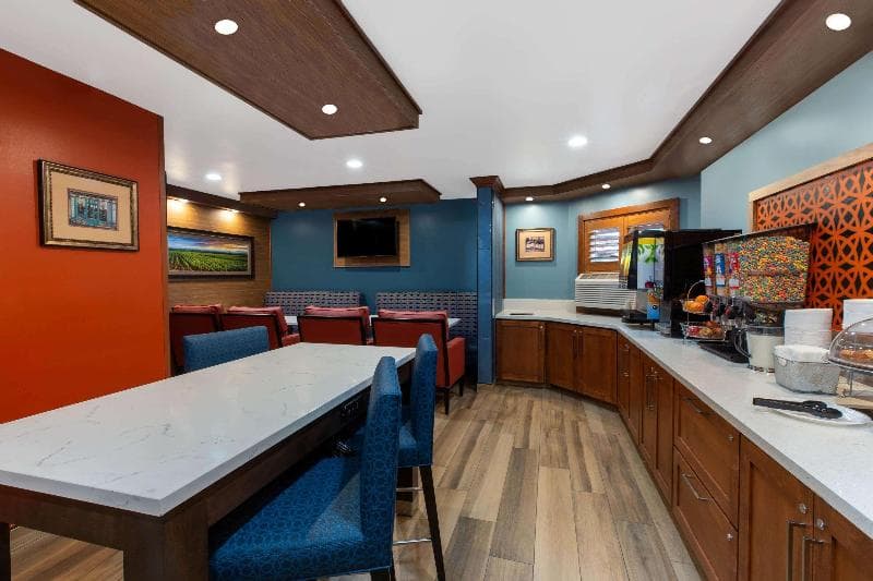 Hotel Vinea, a Travelodge by Wyndham photo 1