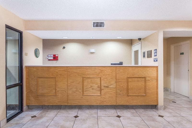 Super 8 By Wyndham Slidell 5