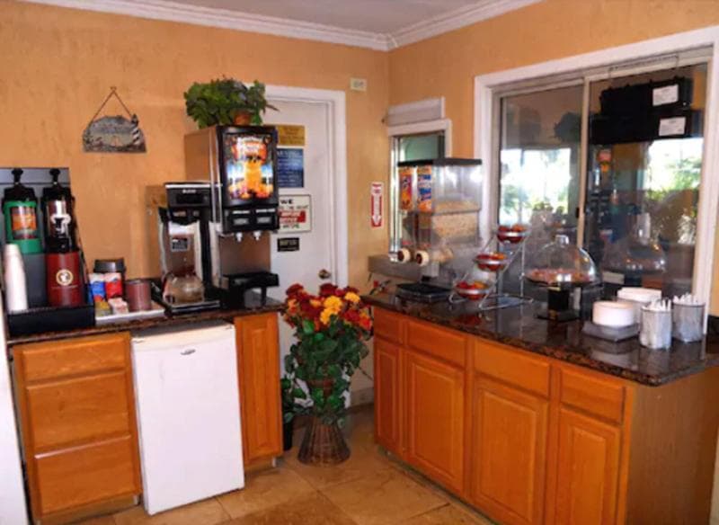 Harbor Inn & Suites Oceanside 3