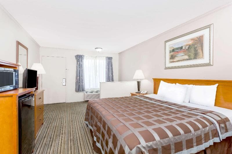 Days Inn By Wyndham Manning photo 1
