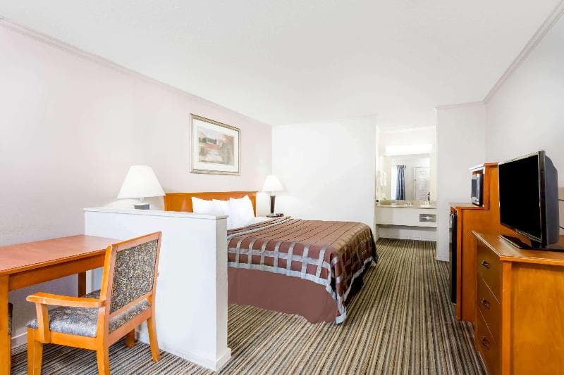 Days Inn By Wyndham Manning 3