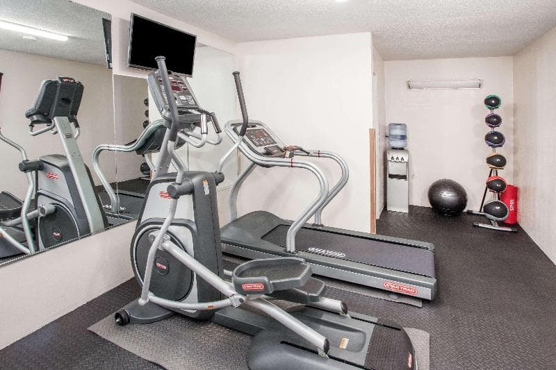 Days Inn By Wyndham Fort Wayne 2