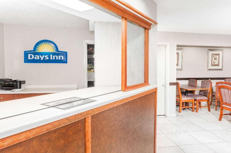 Days Inn By Wyndham Fort Wayne 5