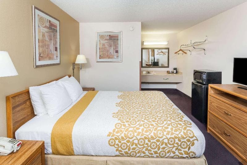 Days Inn By Wyndham Fort Wayne 3