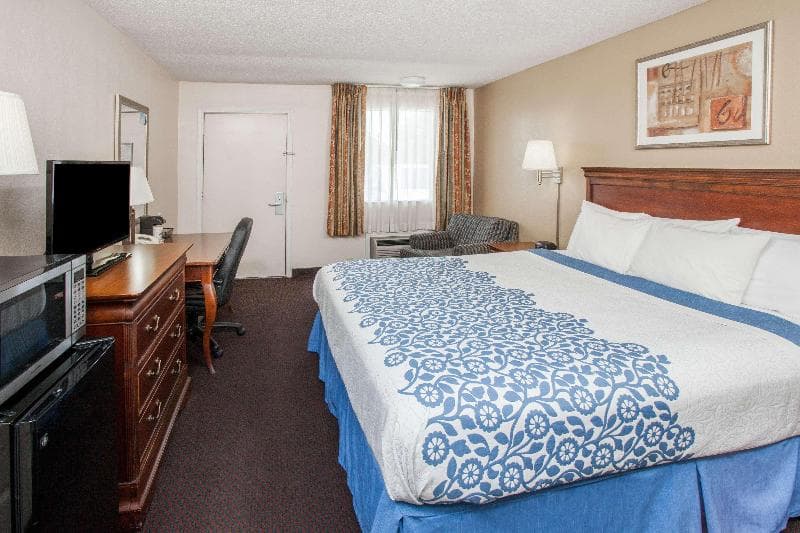Days Inn By Wyndham Fort Wayne 4