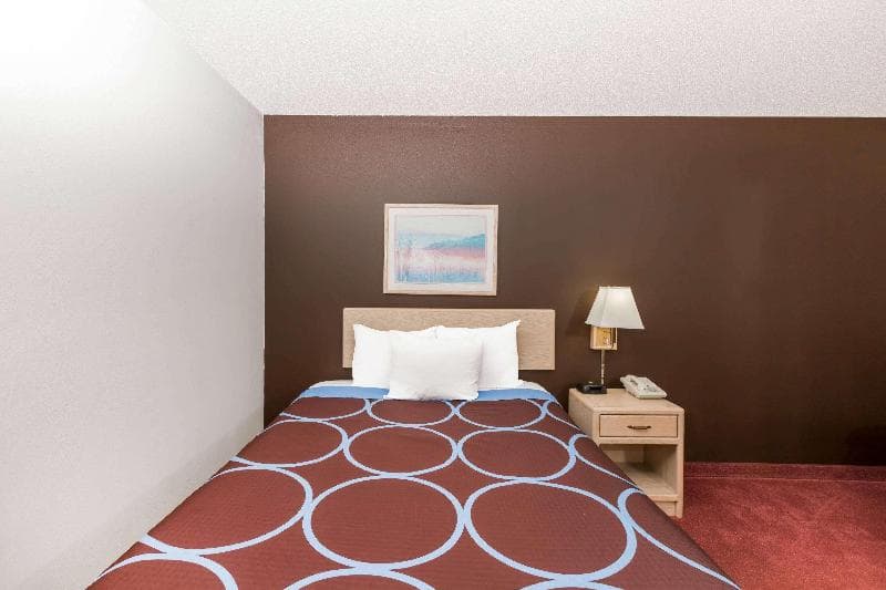 Super 8 by Wyndham Estherville 2