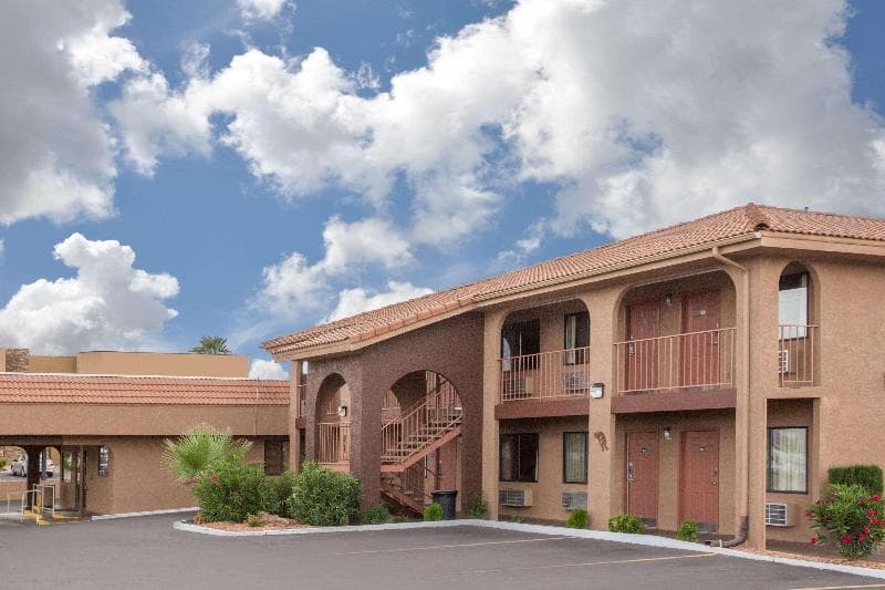 Howard Johnson By Wyndham St. George Hotel & Suites 5