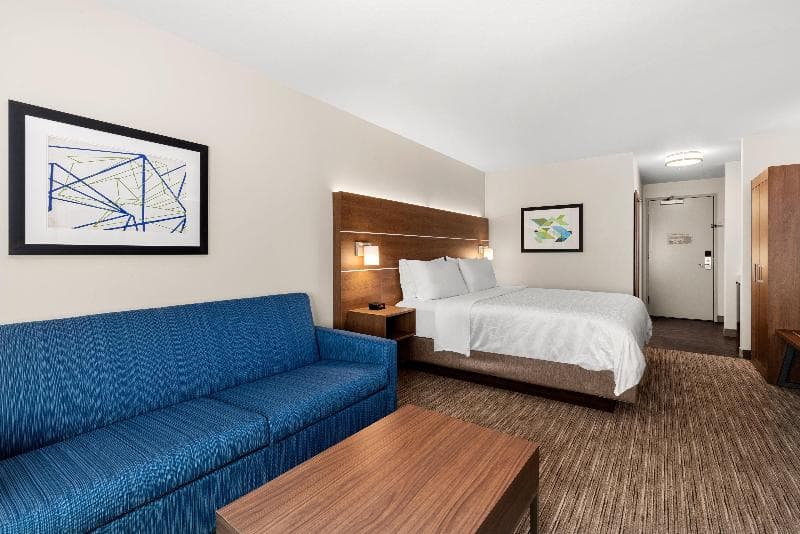 Holiday Inn Express Hotel & Suites Sumner 4