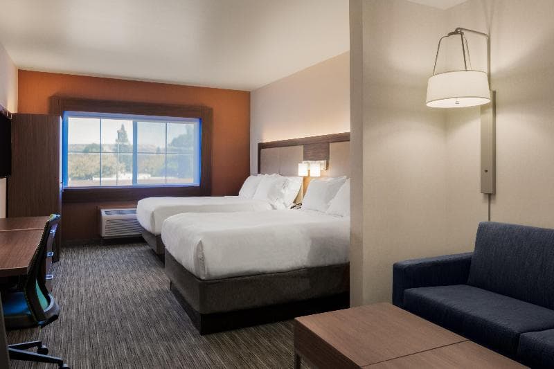 Holiday Inn Express & Suites Oroville Lake 3