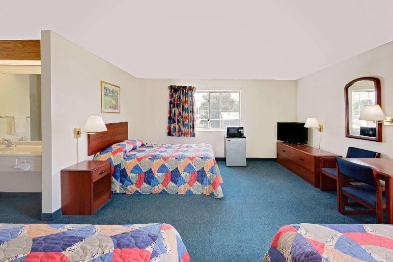 Super 8 by Wyndham Emmetsburg 4