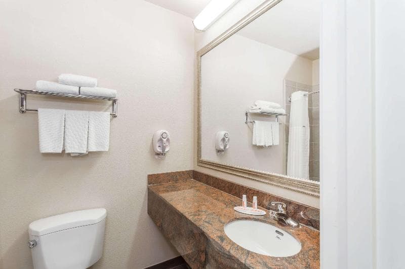 Baymont by Wyndham Savannah/Garden City 4