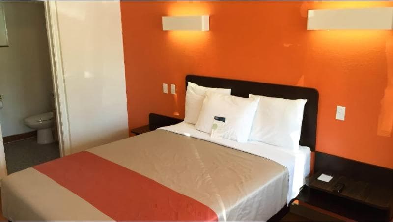 Travelodge By Wyndham Sacramento Convention Center 4