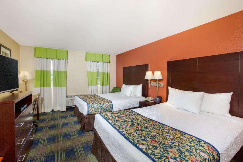 Days Inn By Wyndham Fremont 5
