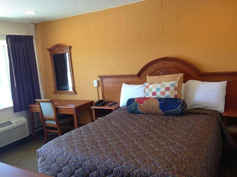Deluxe Inn 4