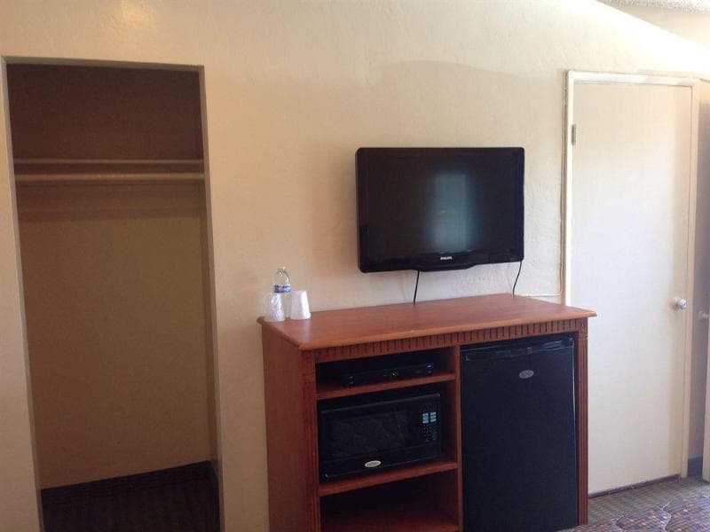 Deluxe Inn 5