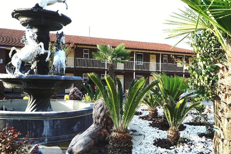 Savannah Inn And Suites 4