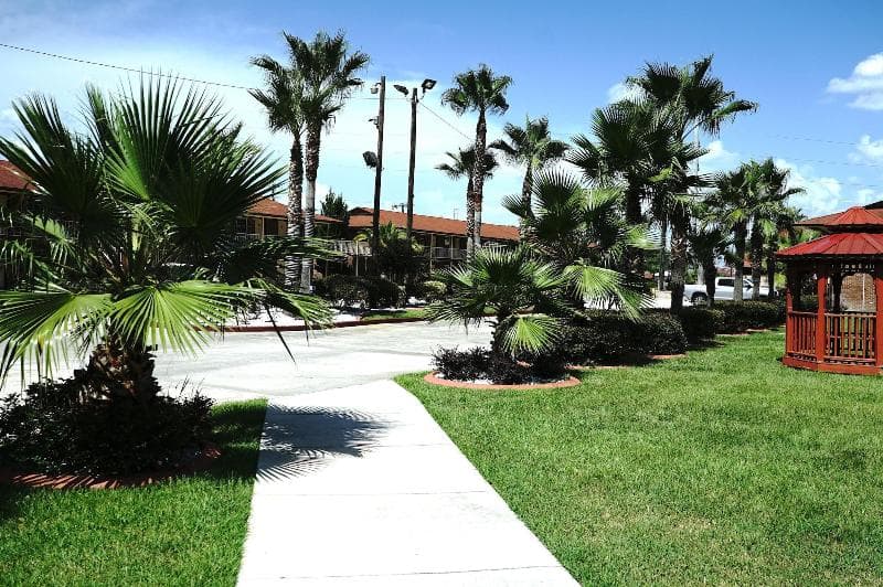 Savannah Inn And Suites main