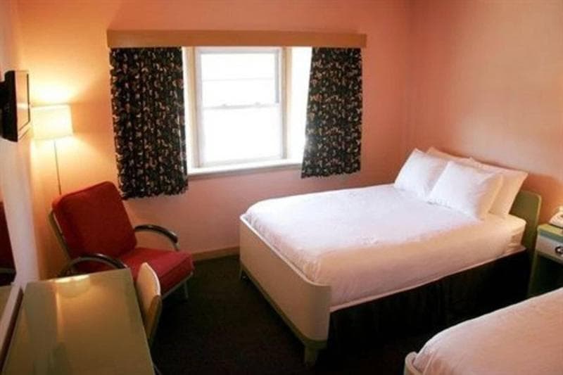 Holiday Music Motel 3