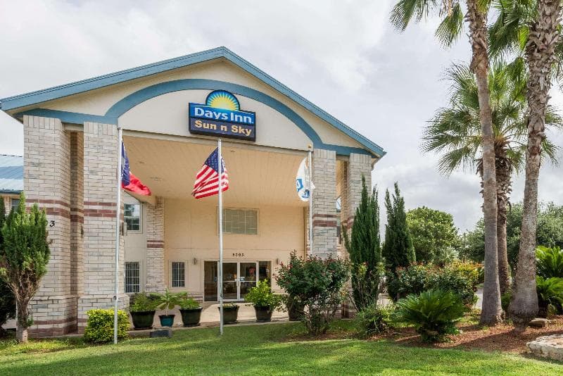 Days Inn By Wyndham San Antonio Southeast By At&T Center photo 1