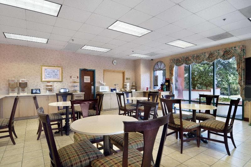 Days Inn And Suites Savannah Gateway/I-95 And 204 5