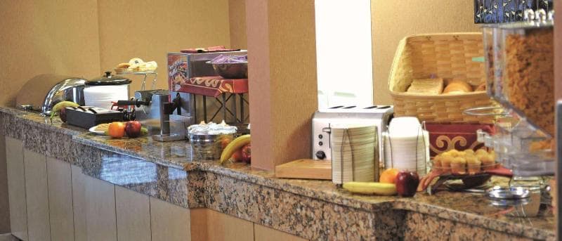 La Quinta Inn & Suites by Wyndham Springfield South 4