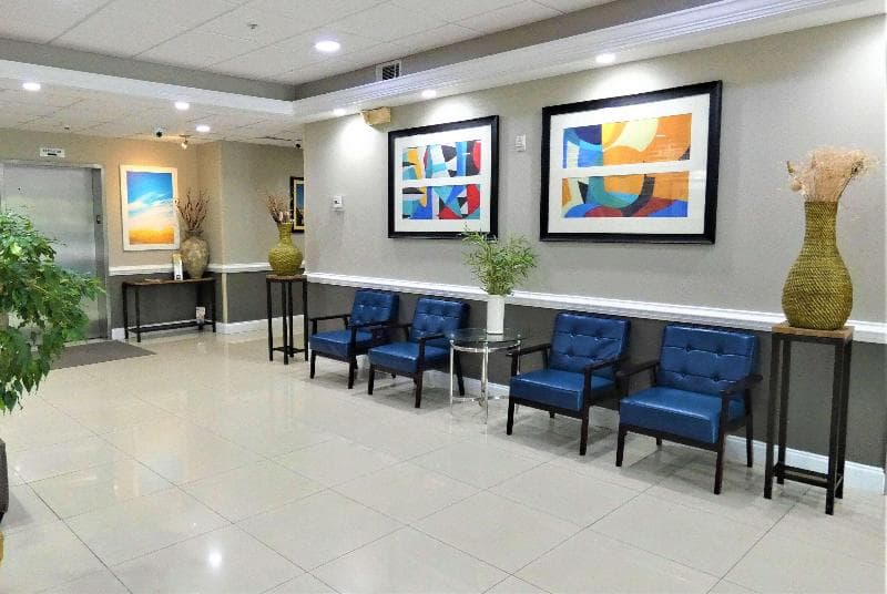Days Inn & Suites by Wyndham Savannah North I-95 4