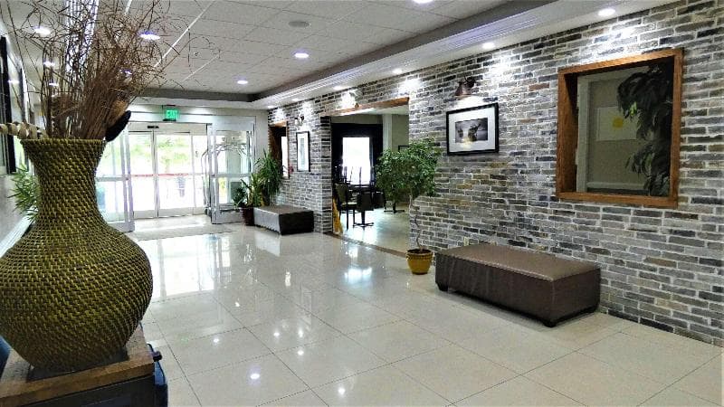 Days Inn & Suites by Wyndham Savannah North I-95 3